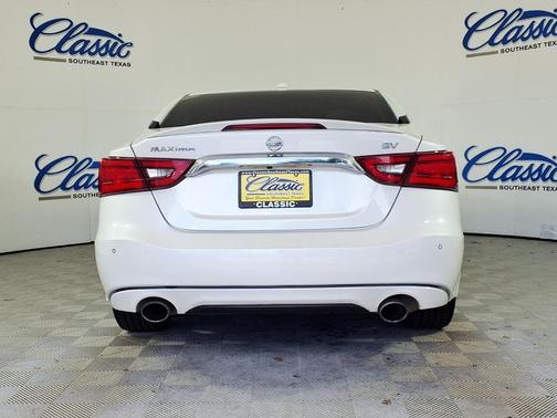 White 2017 Nissan Maxima 3.5 SV