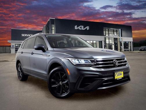 Platinum Gray Metallic 2024 Volkswagen Tiguan 2.0T SE SUV