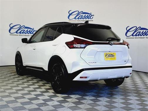 2023 Nissan Kicks SR