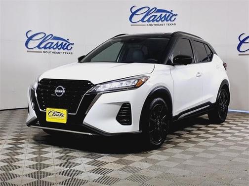 2023 Nissan Kicks SR