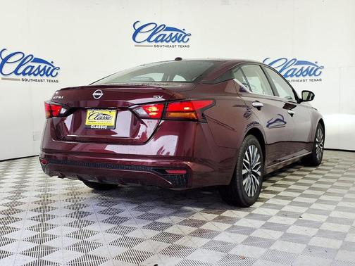 Garnet Pearl Me 2024 Nissan Altima 2.5 SV