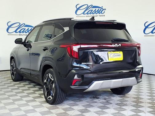 Black 2024 Kia Seltos SX