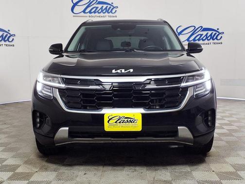 Black 2024 Kia Seltos SX
