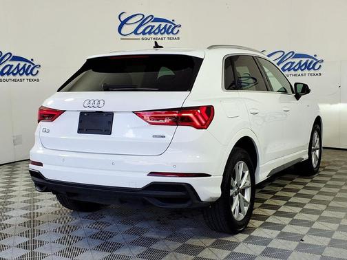 Arkona White 2025 Audi Q3 45 S line Premium