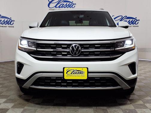 Pure White 2022 Volkswagen Atlas Cross Sport 3.6L V6 SE w/Technology