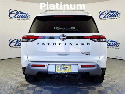 2023 Nissan Pathfinder Platinum