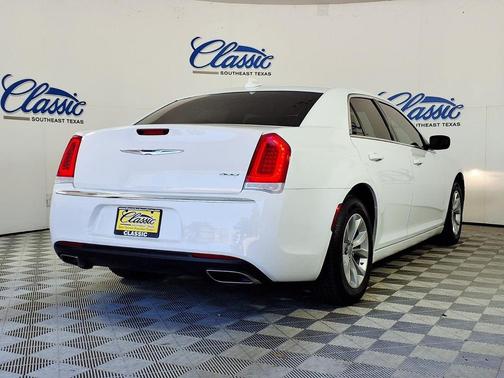 Bright White Clearcoat 2022 Chrysler 300 Touring
