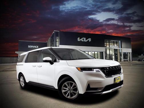 2024 Kia Carnival LX