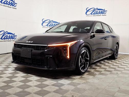 Aurora Black 2025 Kia K4 GT-Line
