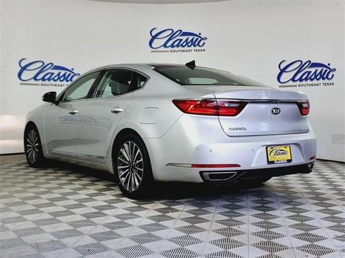 2018 Kia Cadenza Premium