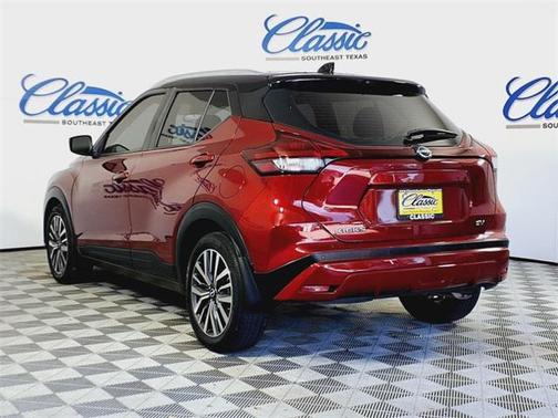 2022 Nissan Kicks SV