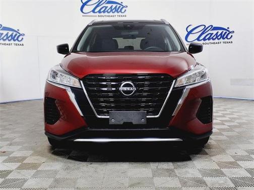 2022 Nissan Kicks SV