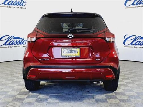 2022 Nissan Kicks SV