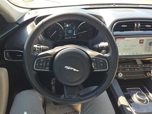 2020 Jaguar F-PACE 25t Premium