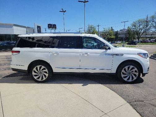 PRISTINE WHITE METALLIC 3C 2023 Lincoln Navigator L RESERVE