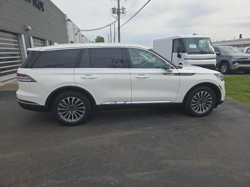 2023 Lincoln Aviator Standard AWD