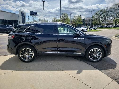 INFINITE BLACK MET CC 2023 Lincoln Nautilus RESERVE