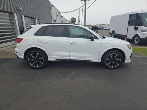 2021 Audi Q3 45 S line Premium
