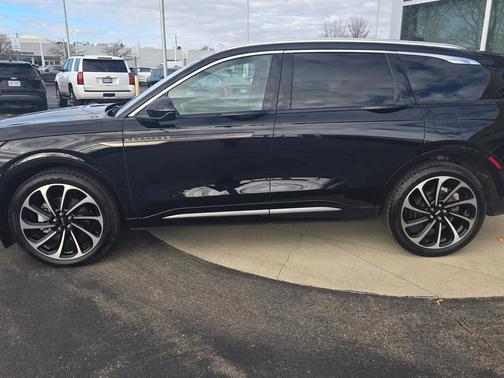 2024 Lincoln Nautilus Black Label