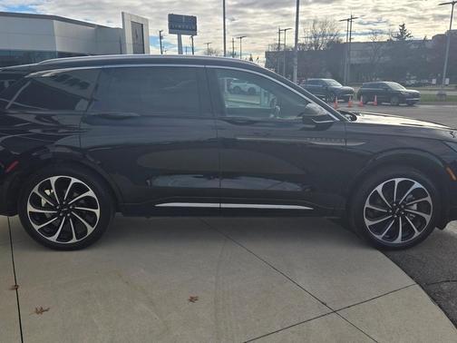 2024 Lincoln Nautilus Black Label