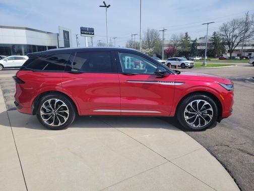 RED CARPET MET CC 2024 Lincoln Nautilus RESERVE