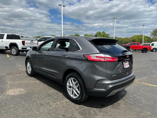 Carbonized Gray Metallic 2021 Ford Edge SEL