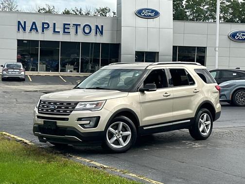 White Gold Metallic 2017 Ford Explorer XLT
