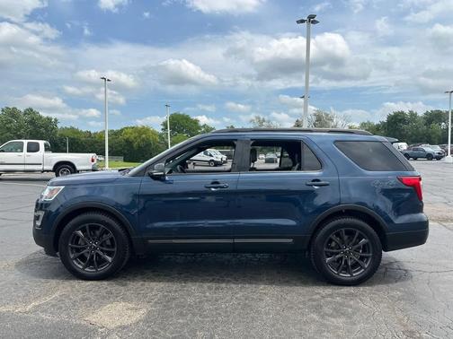 Blue Jeans Metallic 2017 Ford Explorer XLT