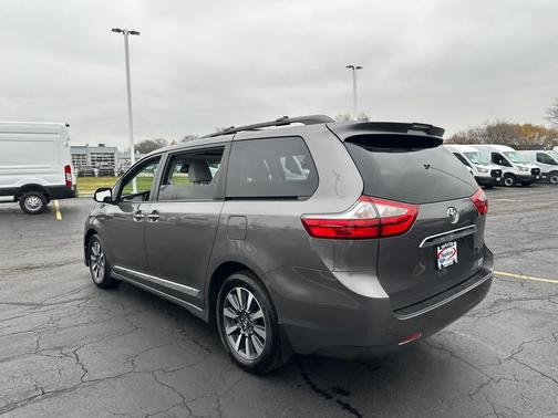 2018 Toyota Sienna Limited Premium