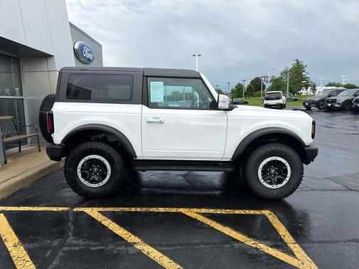 Oxford White 2022 Ford Bronco Outer Banks