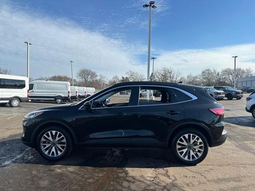 2022 Ford Escape Titanium