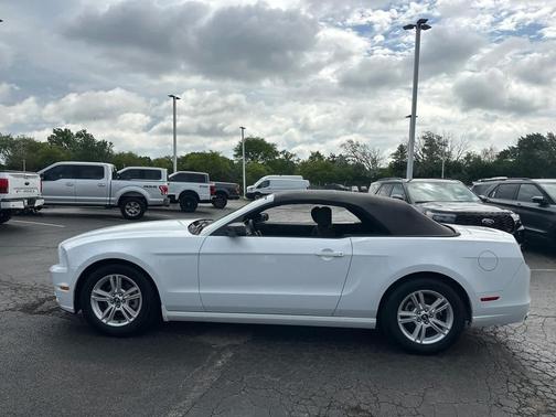Oxford White 2014 Ford Mustang V6