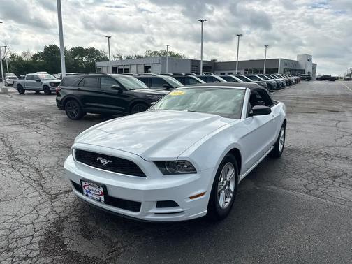 Oxford White 2014 Ford Mustang V6