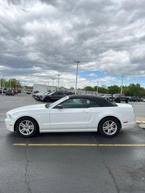 Oxford White 2014 Ford Mustang V6