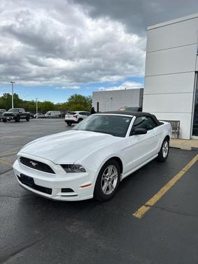 Oxford White 2014 Ford Mustang V6
