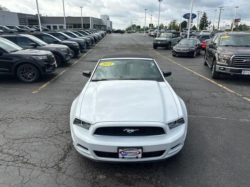 Oxford White 2014 Ford Mustang V6