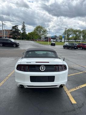 Oxford White 2014 Ford Mustang V6