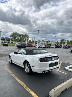 Oxford White 2014 Ford Mustang V6