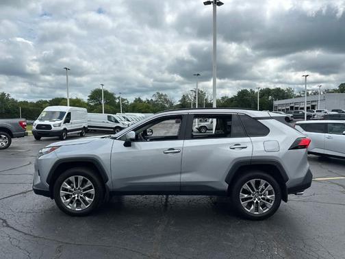 2022 Toyota RAV4 XLE Premium