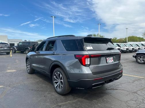 2025 Ford Explorer ST-Line