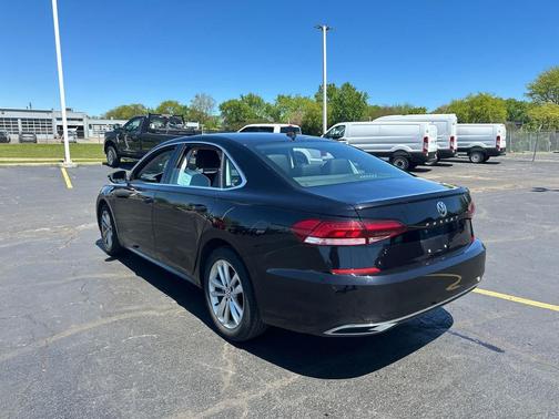 Deep Black Pearl 2020 Volkswagen Passat 2.0T SE