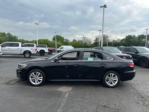 Deep Black Pearl 2020 Volkswagen Passat 2.0T SE