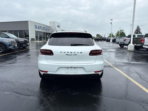 Carrara White Metallic 2017 Porsche Macan Macan GTS