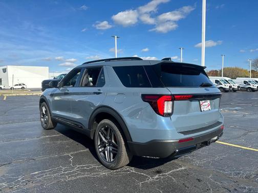 2025 Ford Explorer ST-Line