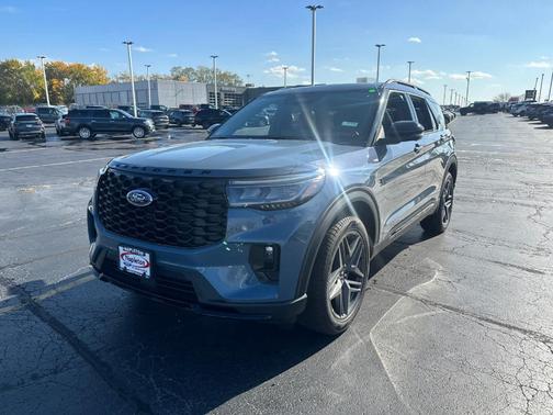 2025 Ford Explorer ST-Line