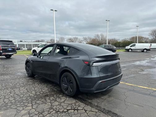 2026 Tesla Model Y AWD