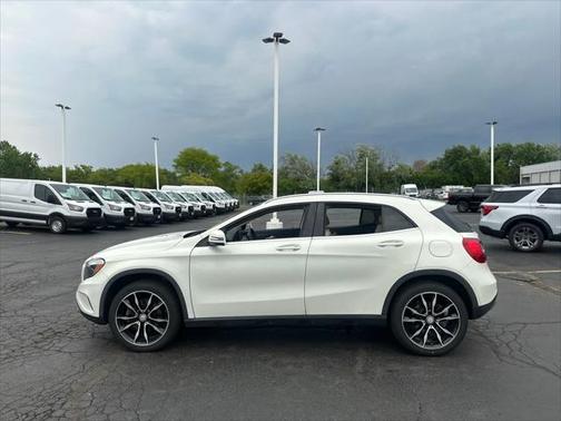 2017 Mercedes-Benz GLA 250 Base 4MATIC