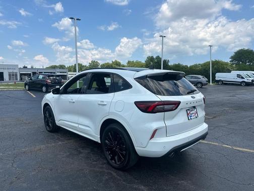 Star White Metallic Tri-Coat 2023 Ford Escape ST-Line Elite