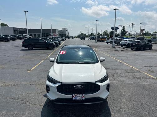 Star White Metallic Tri-Coat 2023 Ford Escape Platinum