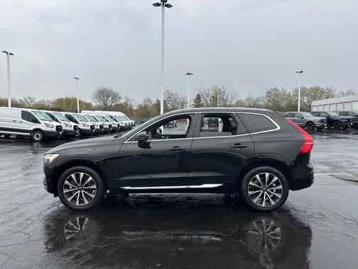 2023 Volvo XC60 B5 Plus Bright Theme